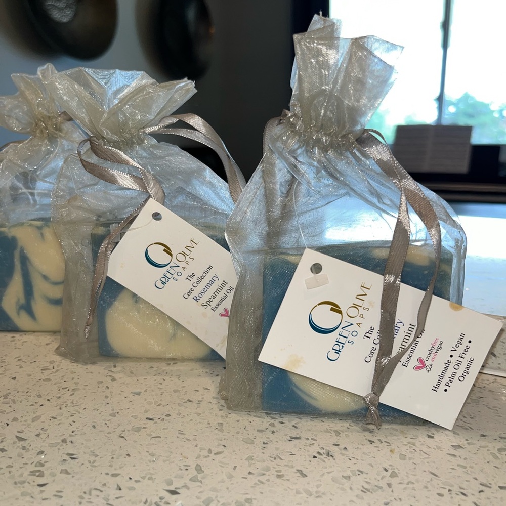 GREEN OLIVE SOAP Collection
Rosemary Spearmint
Essential Oil